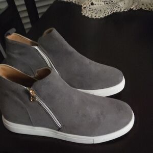Gray Suede Men's Shoes with Zipper